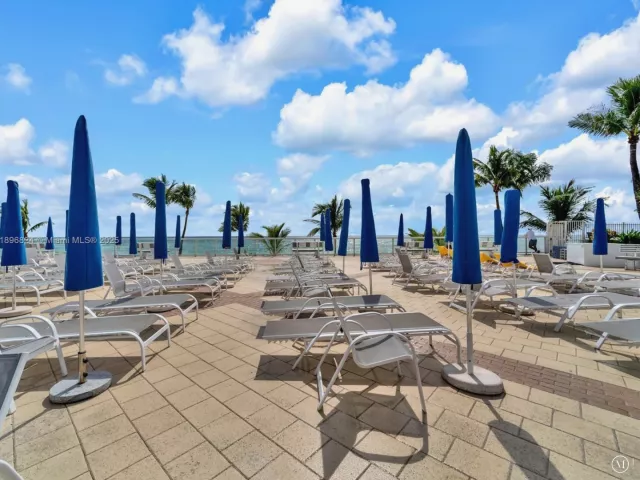 2-bedroom condo for sale in Hallandale Beach -  - MondialRealty