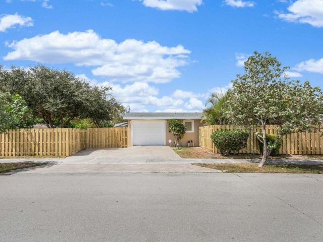 Home for sale at 272 NE 13th Street - photo 6668983