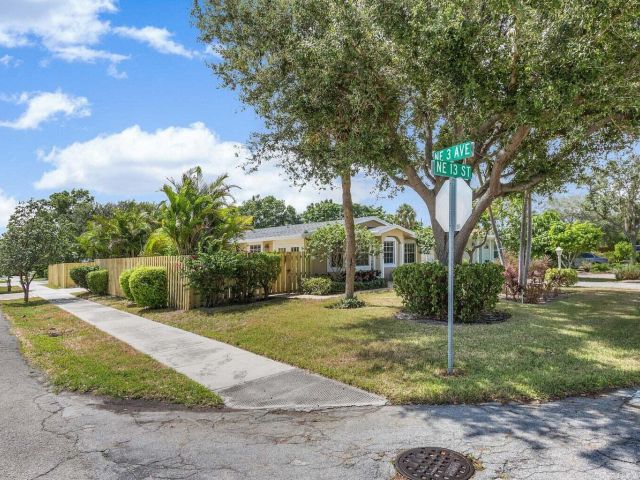 Home for sale at 272 NE 13th Street - photo 6668984