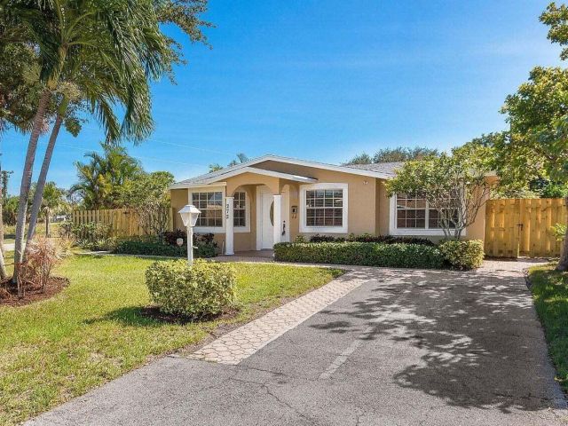 Home for sale at 272 NE 13th Street - photo 6668985