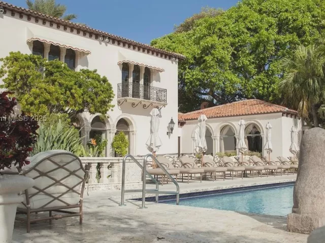 8-bedroom home for sale in Miami Beach - 1007 Fisher Island Drive - MondialRealty