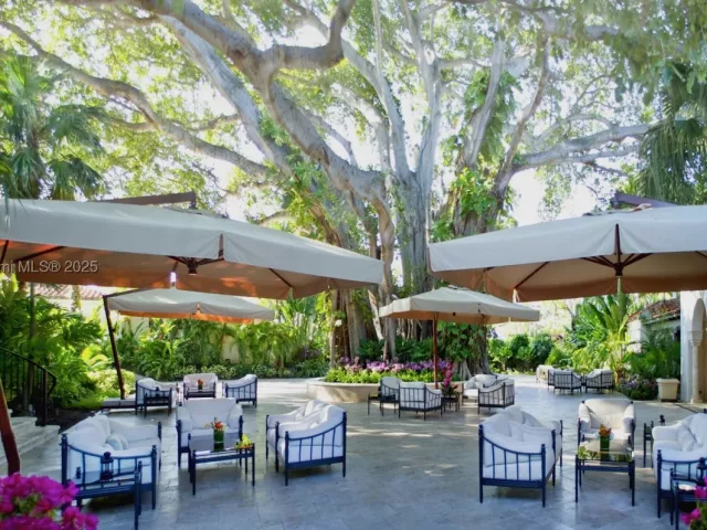 8-bedroom home for sale in Miami Beach - 1007 Fisher Island Drive - MondialRealty