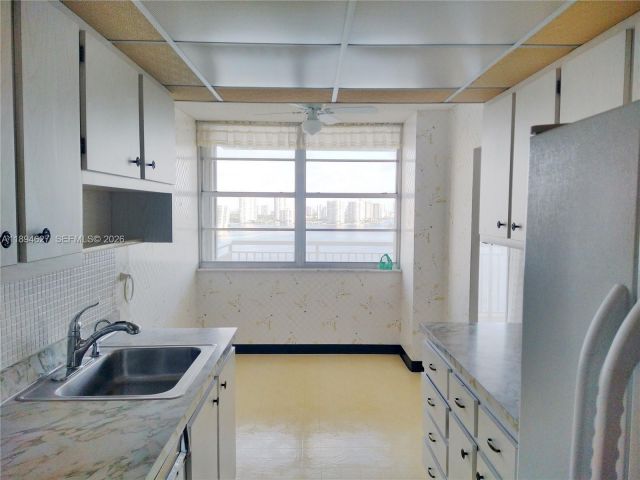 Apartment for sale  Unit #2002 - photo 7428067