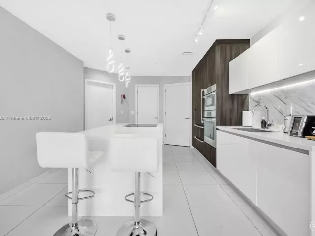 2-bedroom condo for sale in Miami - 851 NE 1st Ave 806 - MondialRealty