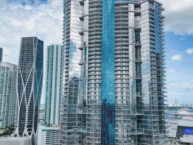 2-bedroom condo for sale in Miami - 851 NE 1st Ave 806 - MondialRealty