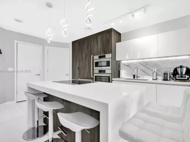 2-bedroom condo for sale in Miami - 851 NE 1st Ave 806 - MondialRealty