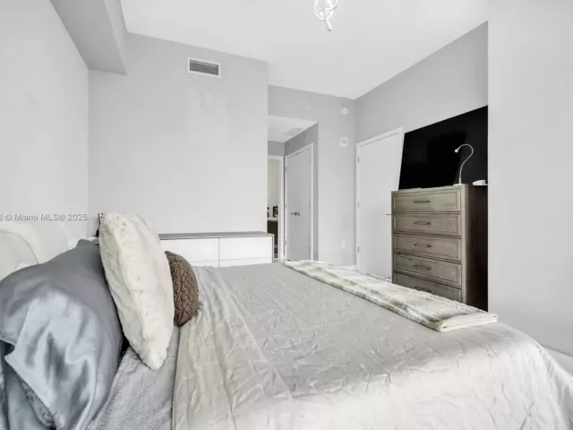 2-bedroom condo for sale in Miami - 851 NE 1st Ave 806 - MondialRealty