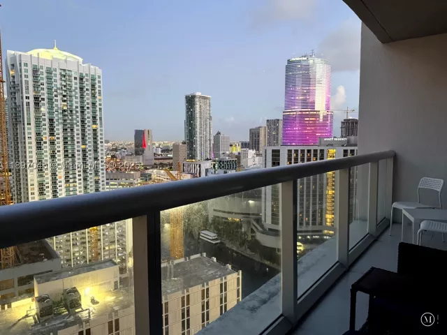 1-bedroom condo for rent in Miami - 485 Brickell Ave 2606 - MondialRealty