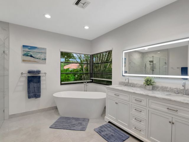 Home for rent at 2244 NW 39th Drive - photo 6706808