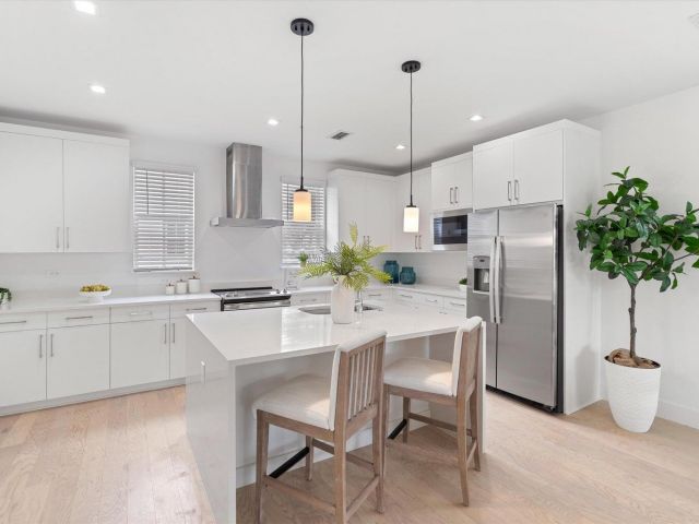 Home for rent at 47 NW 4th Avenue 47 - photo 6665073