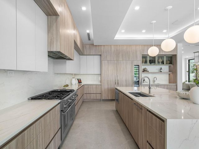 Home for sale at 721 Lake Avenue N - photo 6682487