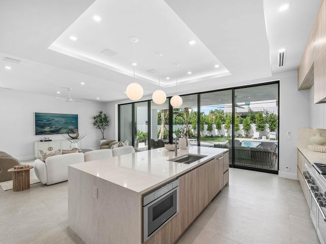 Home for sale at 721 Lake Avenue N - photo 6682488