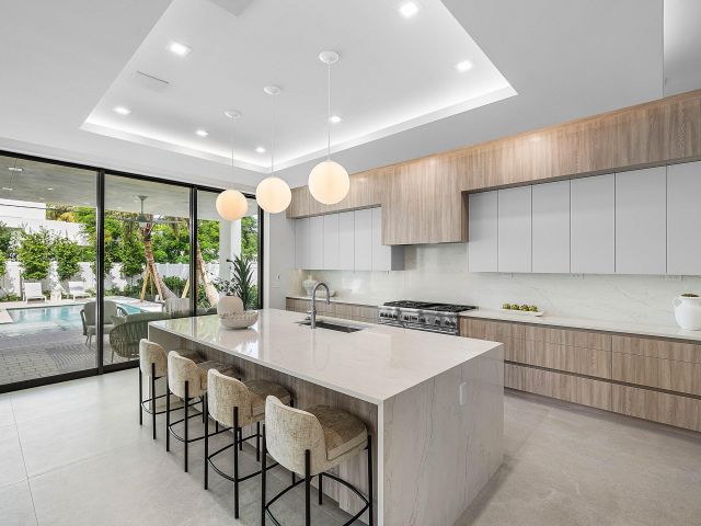 Home for sale at 721 Lake Avenue N - photo 6682489