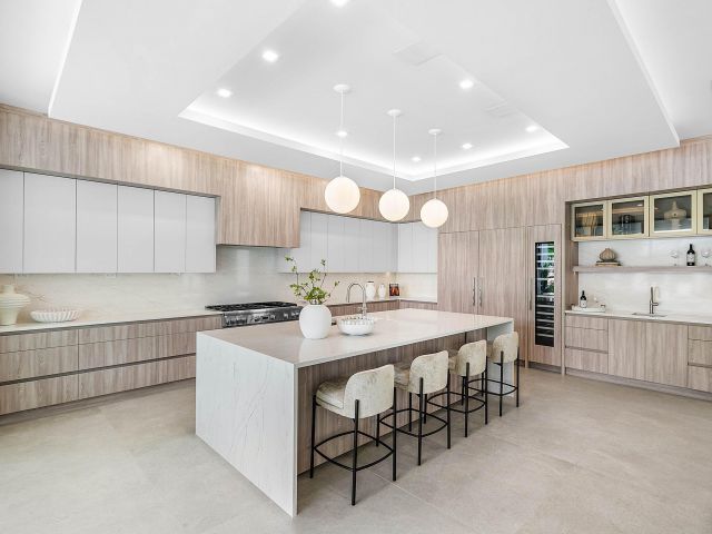 Home for sale at 721 Lake Avenue N - photo 6682491