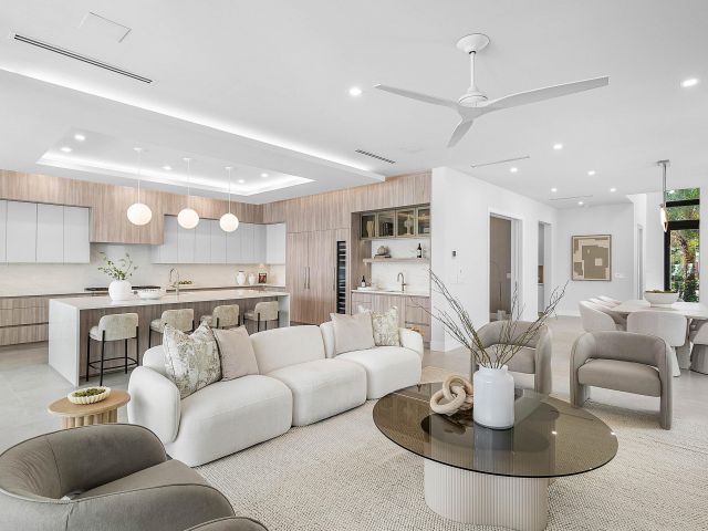 Home for sale at 721 Lake Avenue N - photo 6682493