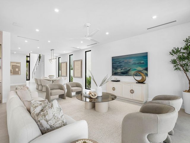 Home for sale at 721 Lake Avenue N - photo 6682494