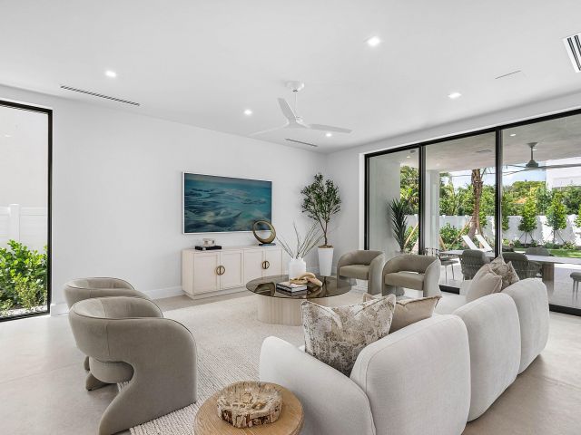 Home for sale at 721 Lake Avenue N - photo 6682495