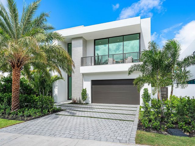 Home for sale at 721 Lake Avenue N - photo 6682496