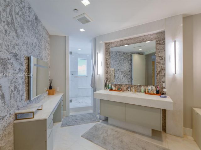 Apartment for sale  Unit #3204 - photo 6670726