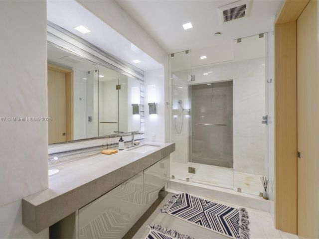 Apartment for sale  Unit #3204 - photo 6670729