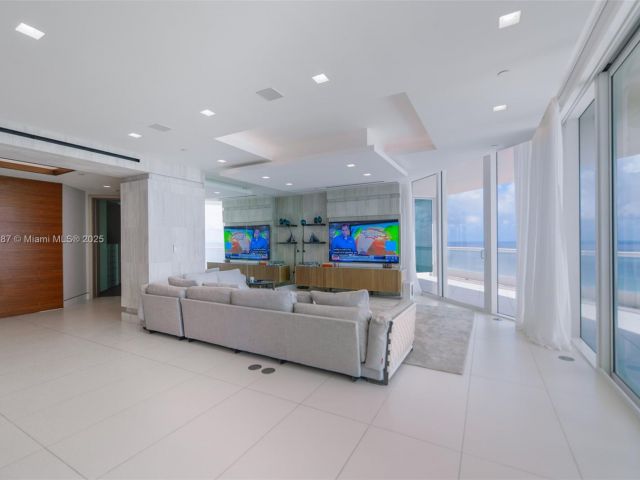 Apartment for sale  Unit #3204 - photo 6670737