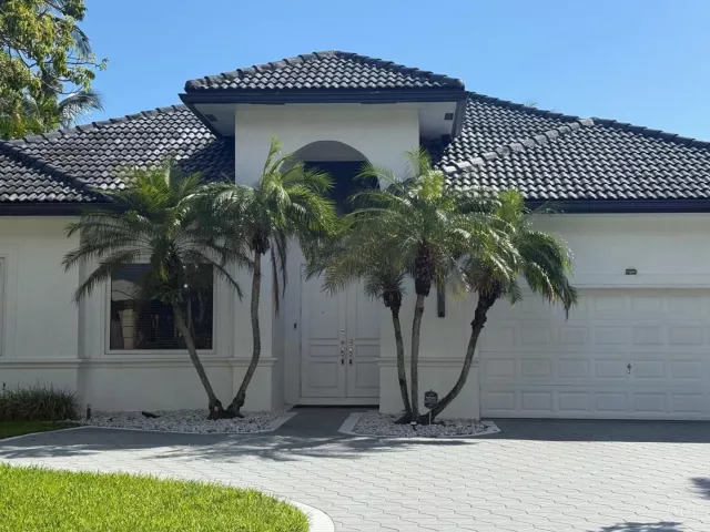 3-bedroom home for rent in Boca Raton - 830 Bailey Street - MondialRealty