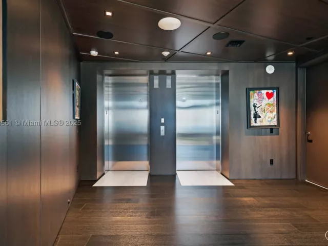 4-bedroom condo for sale in Sunny Isles Beach - 18555 Collins Ave PH-1 - MondialRealty