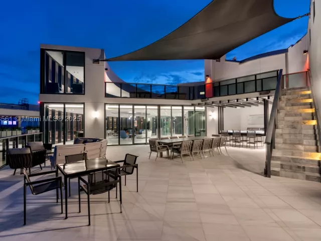 4-bedroom condo for sale in Sunny Isles Beach - 18555 Collins Ave PH-1 - MondialRealty