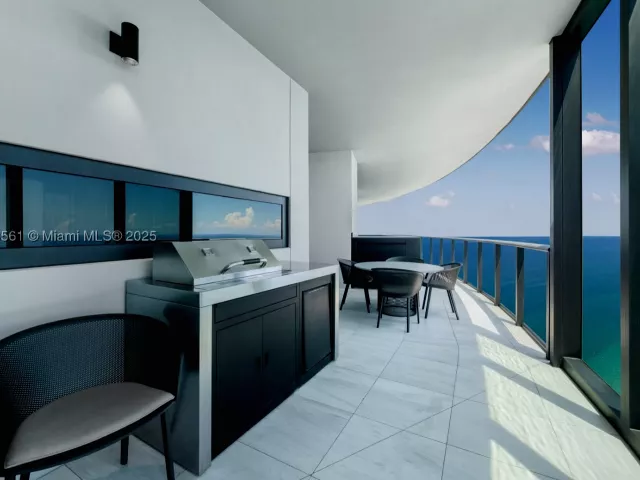 4-bedroom condo for sale in Sunny Isles Beach - 18555 Collins Ave PH-1 - MondialRealty