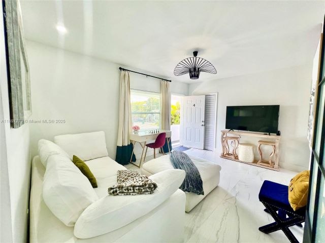 2-bedroom home for rent in Miami - 8270 NE 1st Pl 4 - MondialRealty