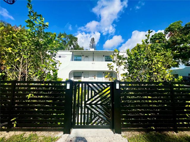 2-bedroom home for rent in Miami - 8270 NE 1st Pl 4 - MondialRealty