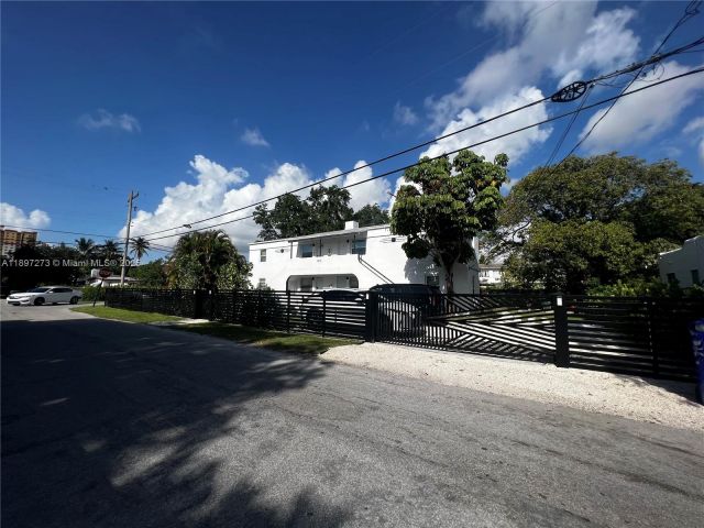 2-bedroom home for rent in Miami - 8270 NE 1st Pl 4 - MondialRealty