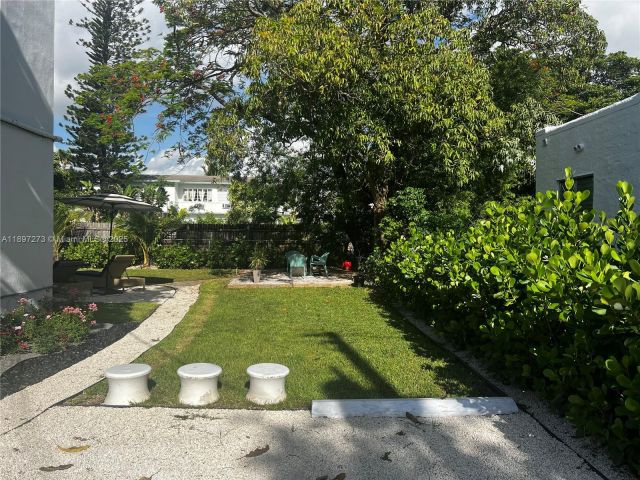 2-bedroom home for rent in Miami - 8270 NE 1st Pl 4 - MondialRealty