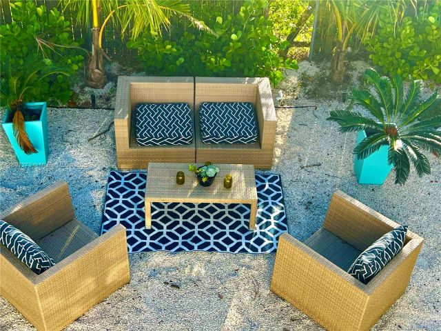 2-bedroom home for rent in Miami - 8270 NE 1st Pl 4 - MondialRealty