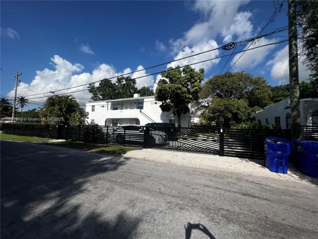 2-bedroom home for rent in Miami - 8270 NE 1st Pl 4 - MondialRealty