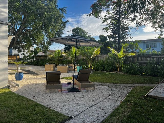 2-bedroom home for rent in Miami - 8270 NE 1st Pl 4 - MondialRealty