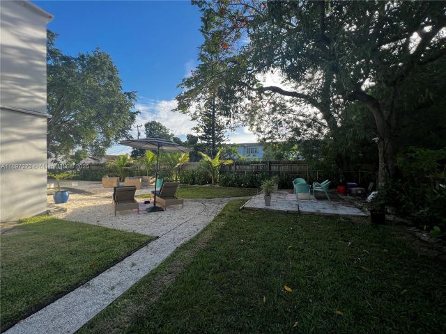 2-bedroom home for rent in Miami - 8270 NE 1st Pl 4 - MondialRealty