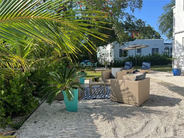 2-bedroom home for rent in Miami - 8270 NE 1st Pl 4 - MondialRealty