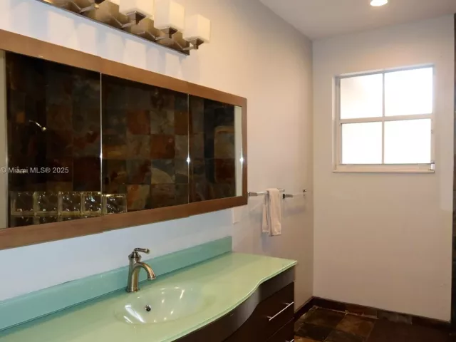 3-bedroom home for rent in West Palm Beach - 8189 Sandpiper Way - MondialRealty