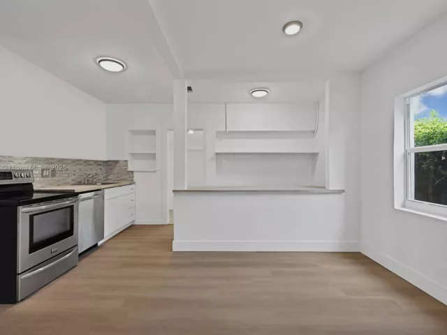 3-bedroom home for sale in Fort Lauderdale - 1127 NW 2nd Ave - MondialRealty