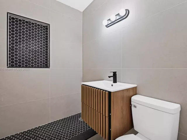 3-bedroom home for sale in Fort Lauderdale - 1127 NW 2nd Ave - MondialRealty