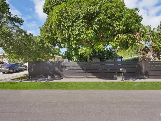 3-bedroom home for sale in Fort Lauderdale - 1127 NW 2nd Ave - MondialRealty