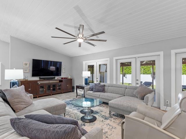 Home for sale at 401 S Country Club Boulevard - photo 6690341