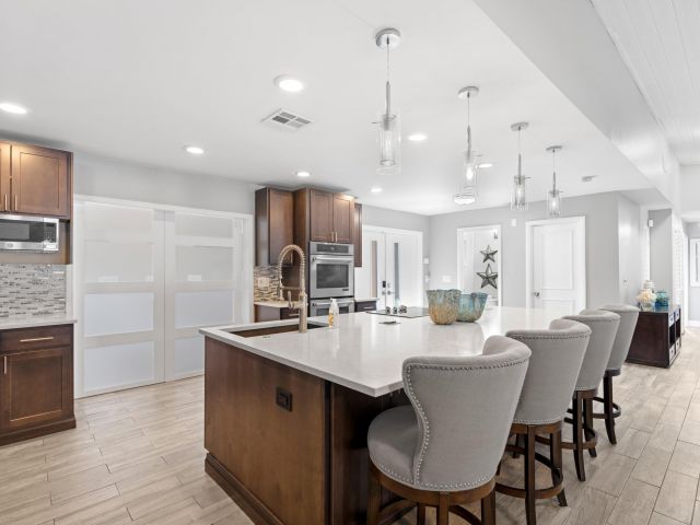 Home for sale at 401 S Country Club Boulevard - photo 6690343