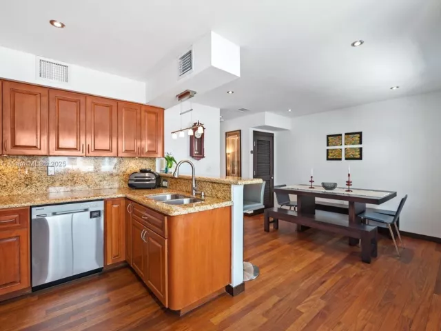 3-bedroom home for sale in Coral Gables - 261 Navarre Ave A-3 - MondialRealty