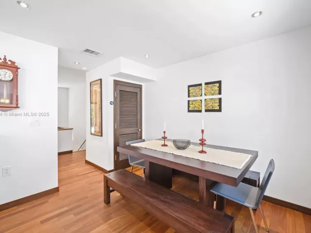 3-bedroom home for sale in Coral Gables - 261 Navarre Ave A-3 - MondialRealty