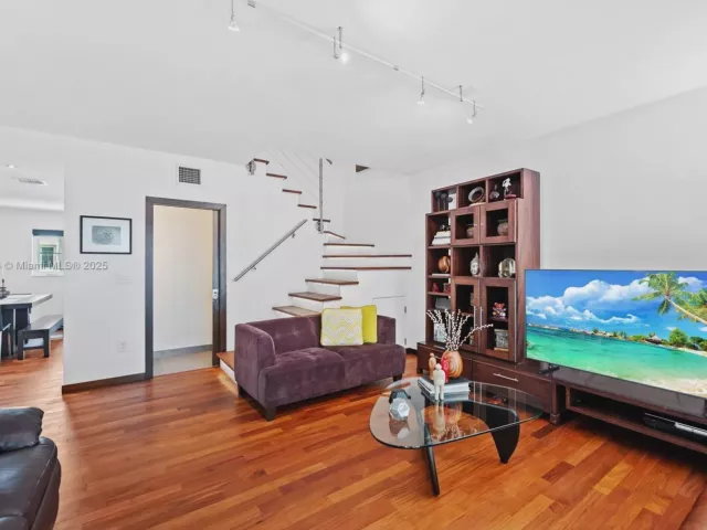 3-bedroom home for sale in Coral Gables - 261 Navarre Ave A-3 - MondialRealty