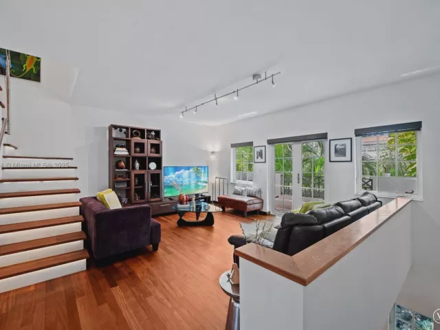 3-bedroom home for sale in Coral Gables - 261 Navarre Ave A-3 - MondialRealty