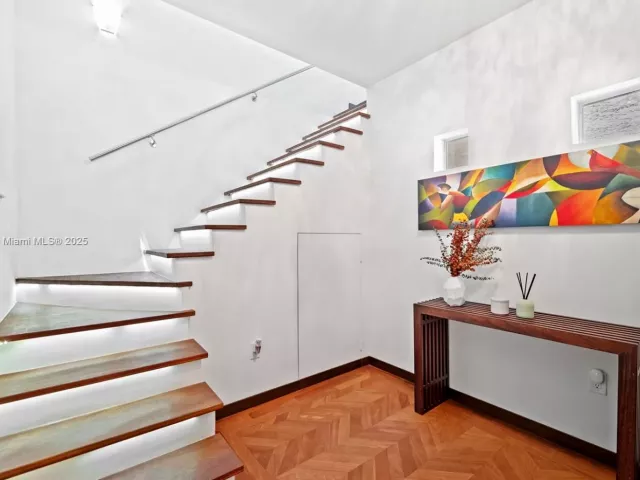3-bedroom home for sale in Coral Gables - 261 Navarre Ave A-3 - MondialRealty