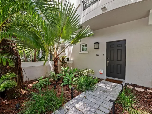 3-bedroom home for sale in Coral Gables - 261 Navarre Ave A-3 - MondialRealty